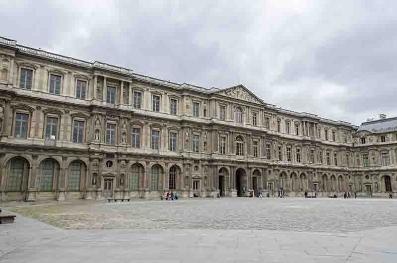 95 - Francia - Paris - museo del Louvre - patio Cuadrado.jpg
